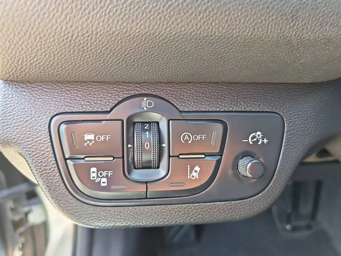 Hongqi H5 2018 30TD Smart Connected Royal Edition фото 13