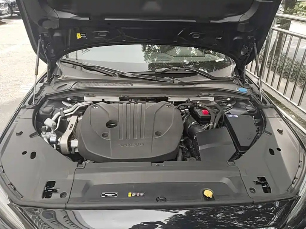 Volvo S90 2025 2024 B5 Momentum Luxury Edition