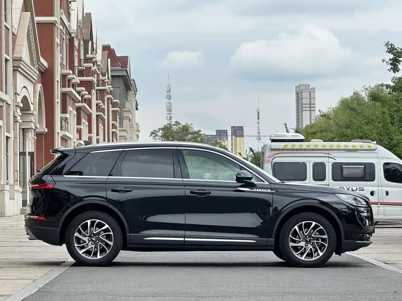 LINCOLN ADVENTURER