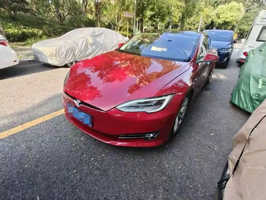Фото 1 - Tesla Model S