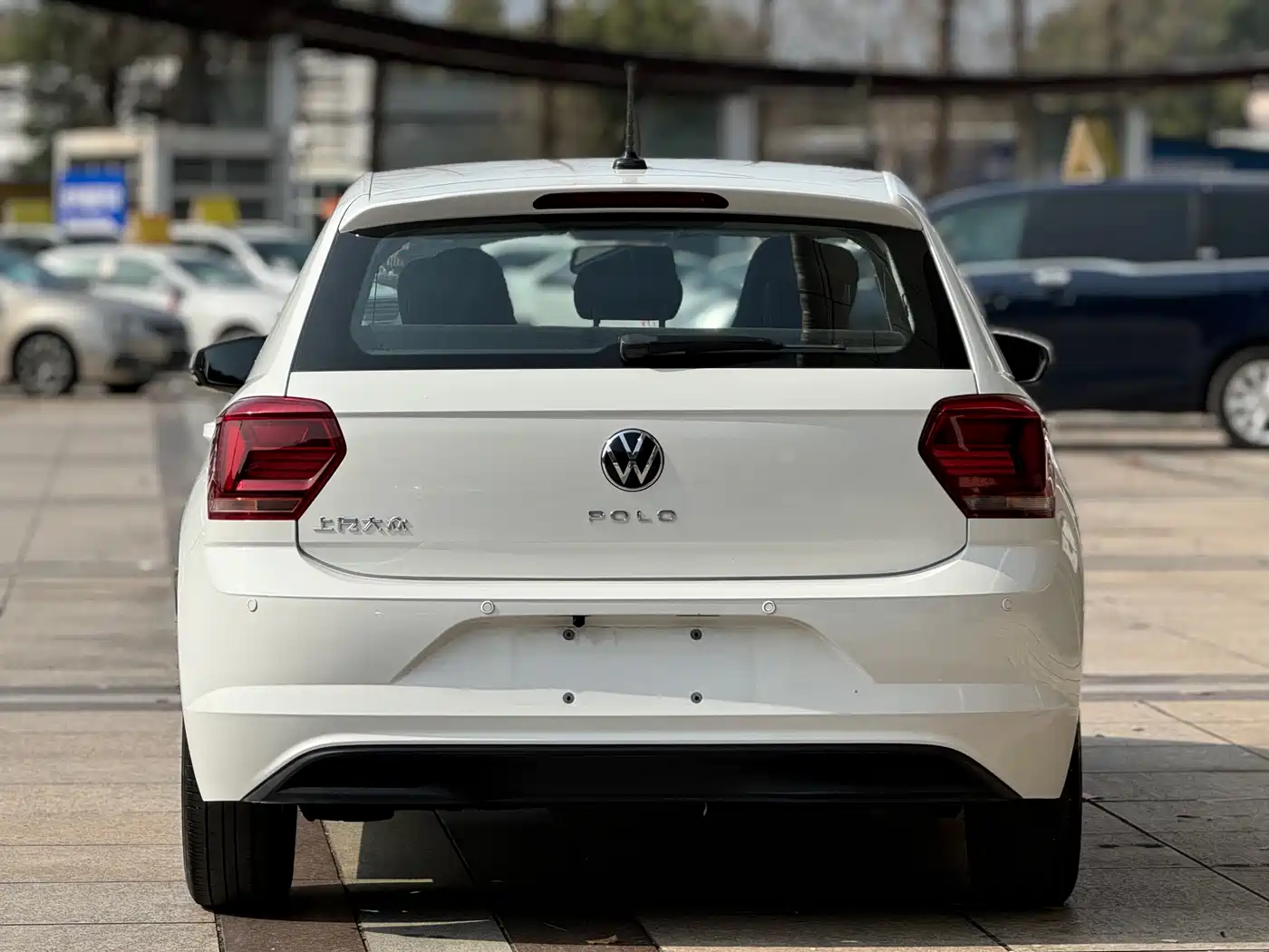 VOLKSWAGEN POLO
