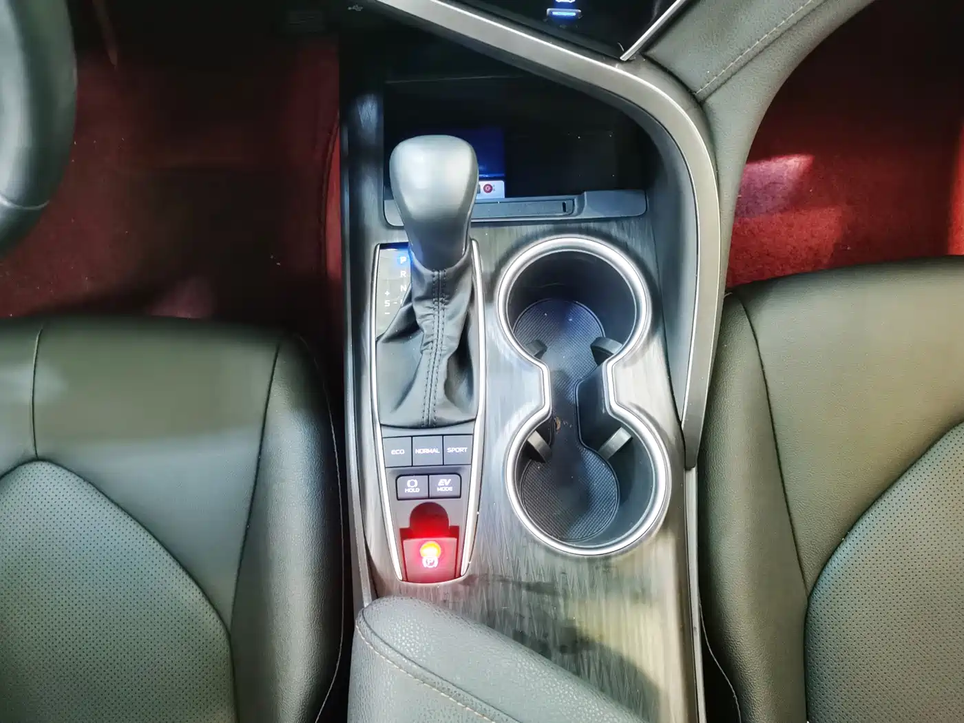 Toyota Camry 2021 Hybrid 2.5HG Luxury Edition фото 19