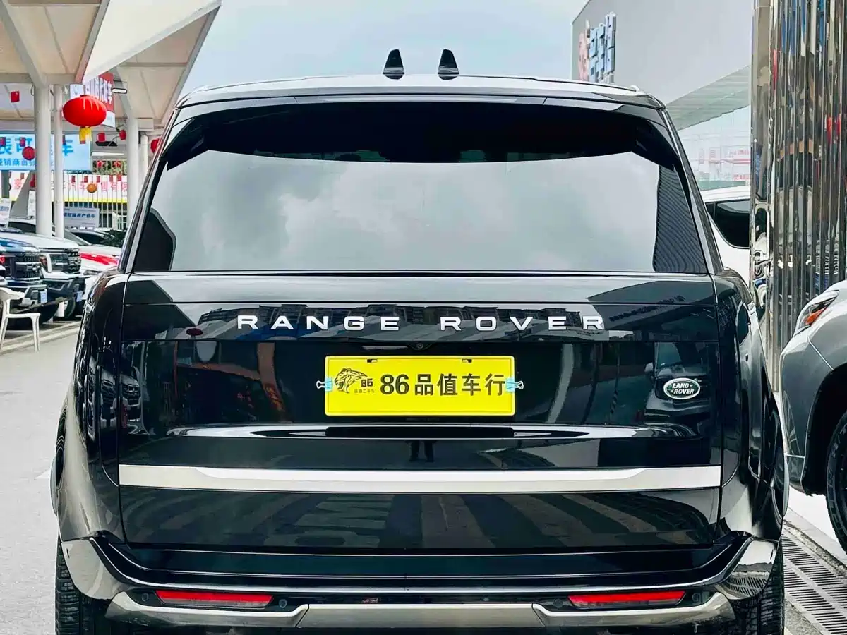Land Rover Range Rover 2025 3.0 L6 400PS Genesis Extended Wheelbase фото 3