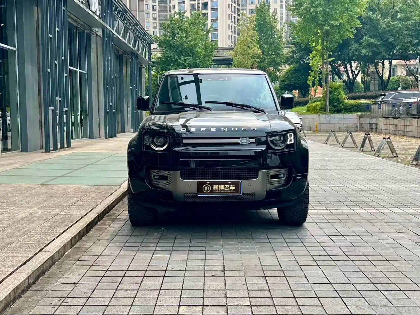 Photo 2 - Land Rover Defender