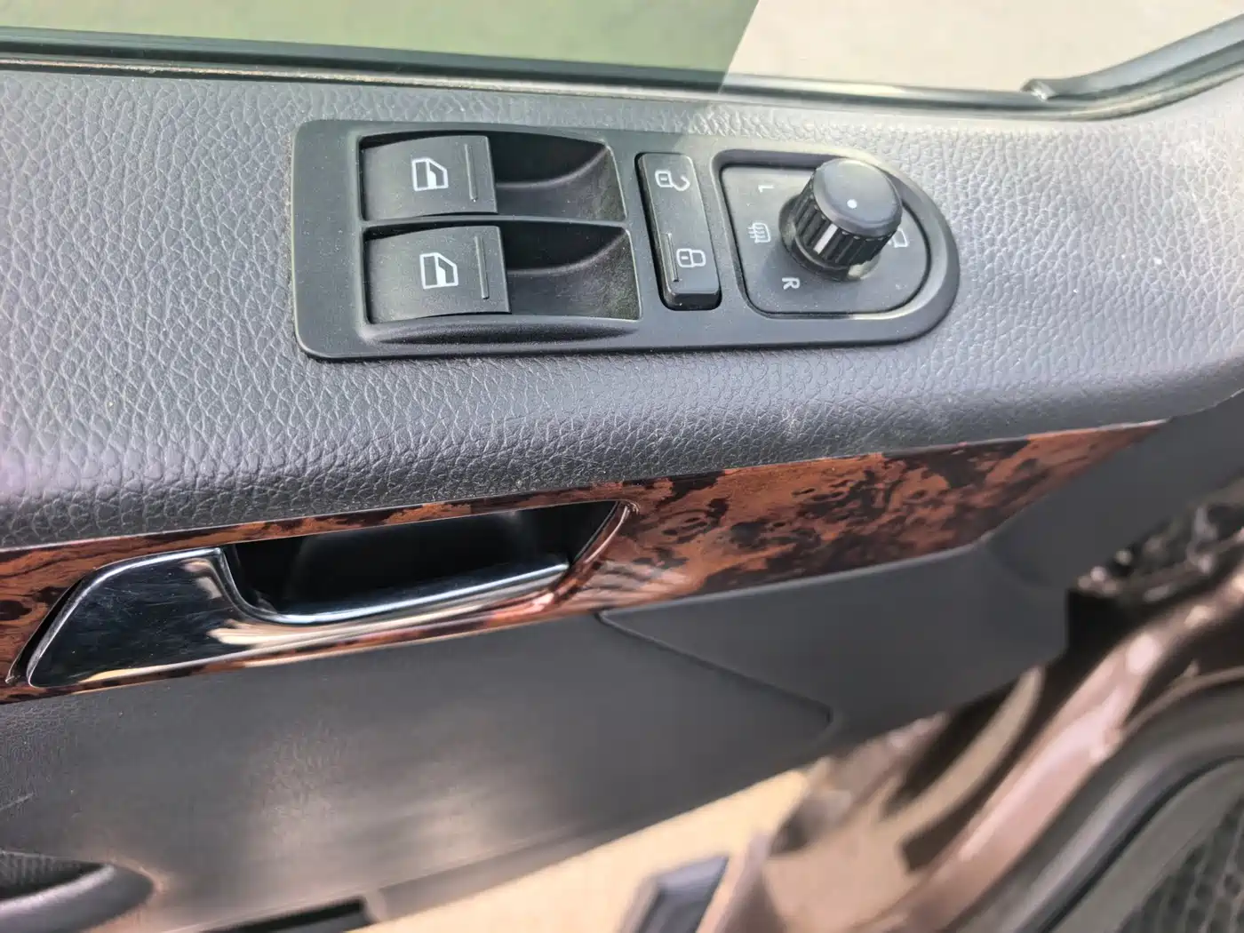 Volkswagen Multivan 2012 2.0TSI 2WD Luxury Edition фото 20