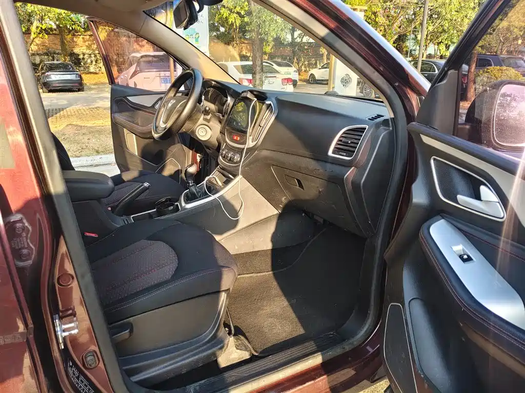 Baojun 560 2016 2015 1.8L Manual Luxury