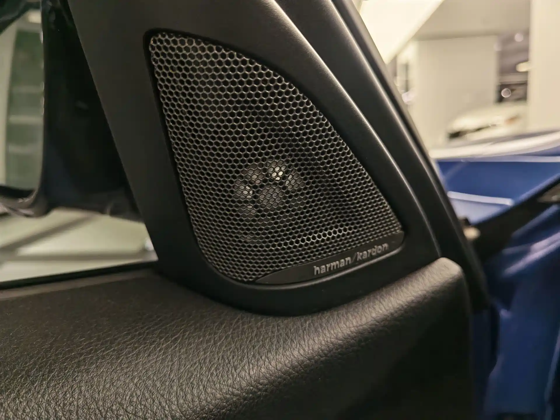 Photo 6 - BMW 3 Series