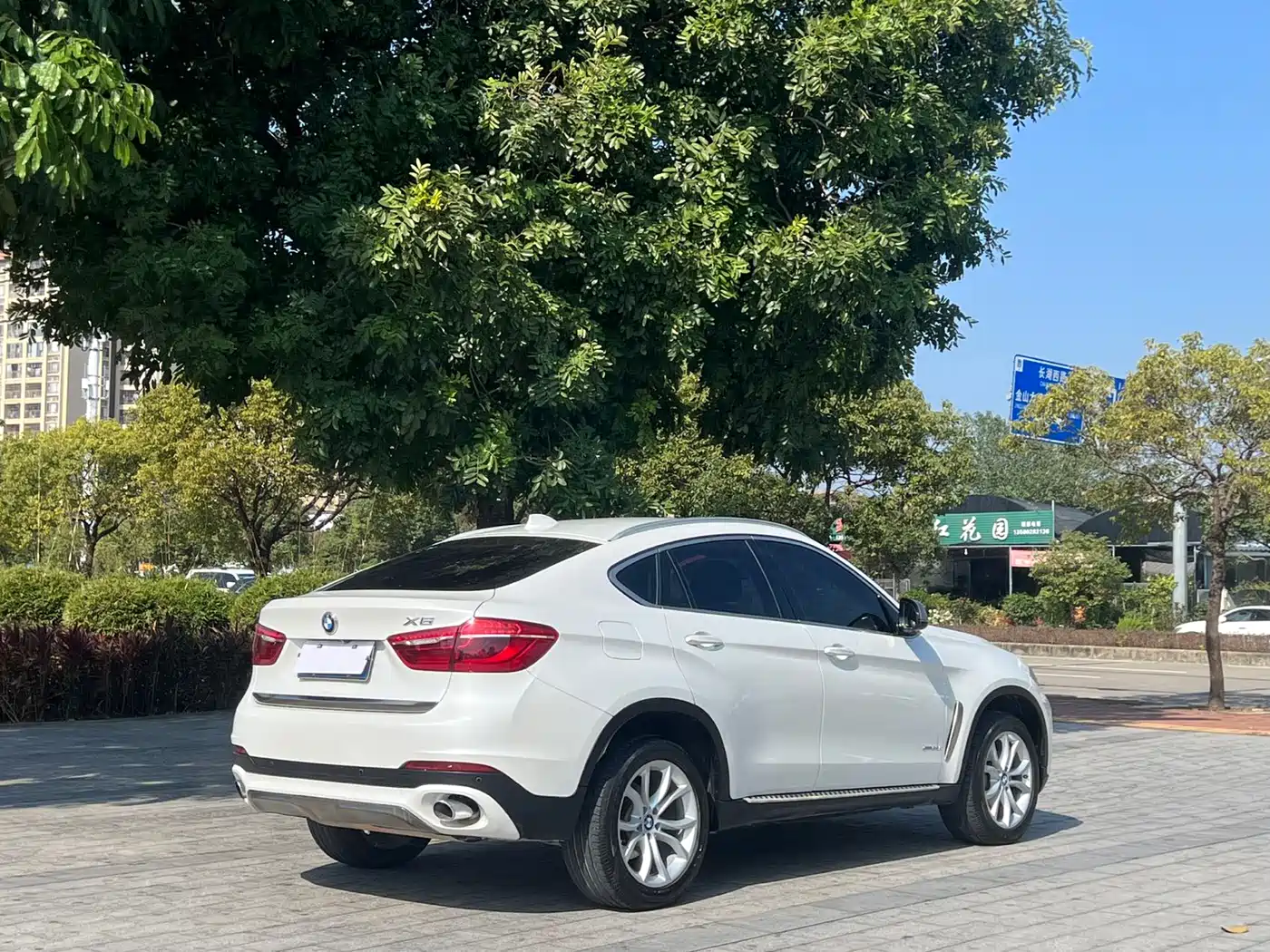 BMW X6 2017 xDrive28i фото 9