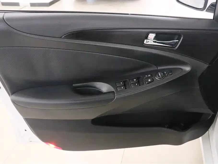 Hyundai Sonata 2013 2.4L Automatic Luxury Edition (China IV) фото 11