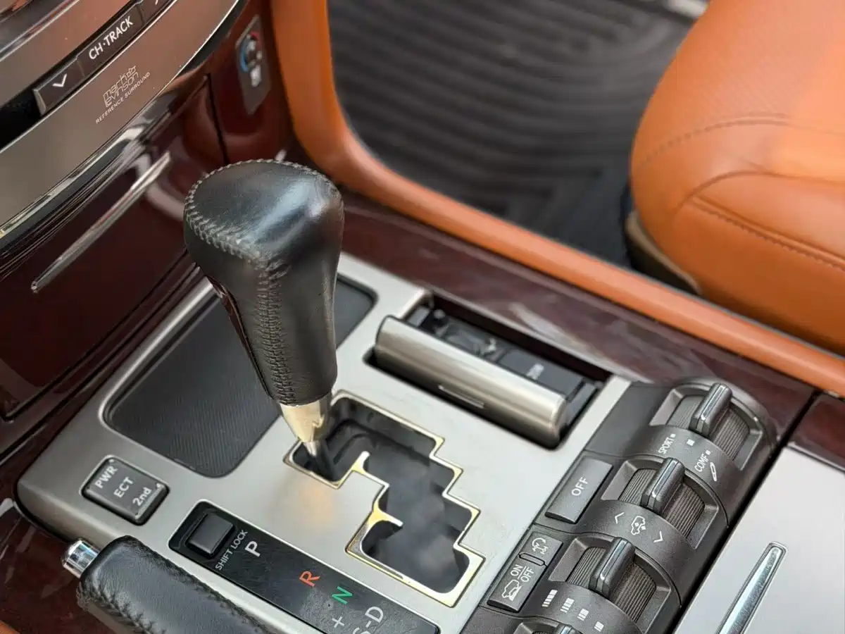 Lexus LX 2013 570 фото 9