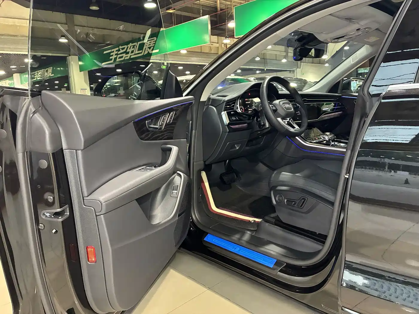 Audi Q8 2025 2023 55 TFSI Luxury Sport