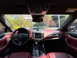 Photo 5 - Maserati Levante