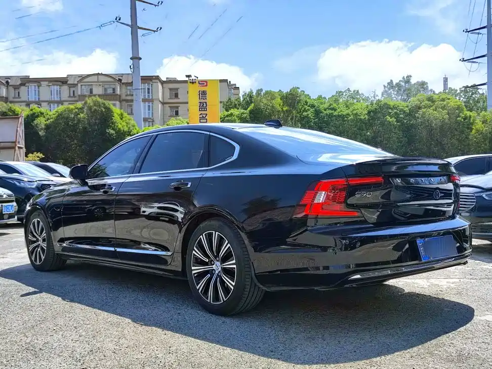 Фото 6 - Volvo S90