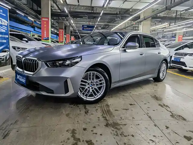 BMW 5 SERIES