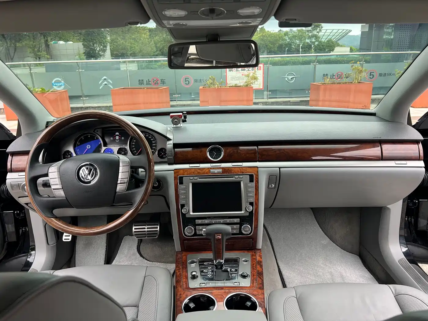 Volkswagen Phaeton 2011 2011 3.6L V6 5-Seater Extended Comfort