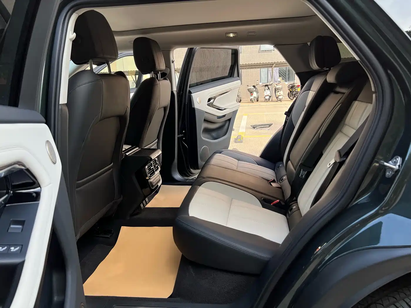 Land Rover Range Rover Evoque 2022 Range Rover Evoque L 249PS R-Dynamic Luxury Edition фото 6