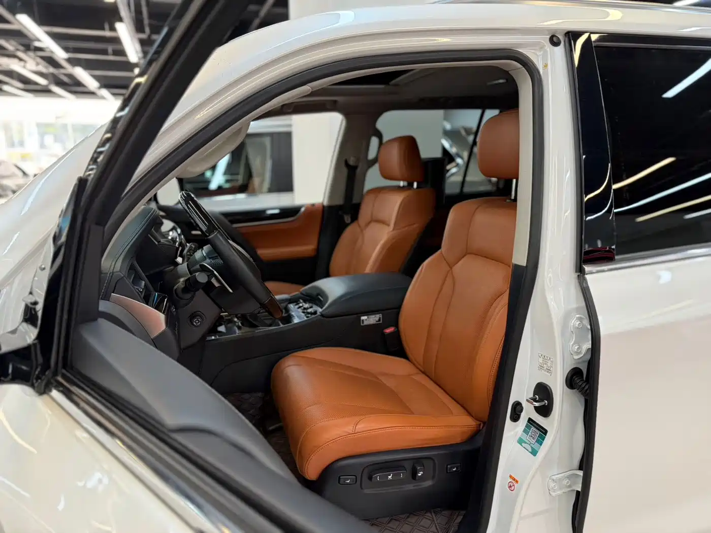 Lexus LX 2017 570 Dynamic Luxury фото 8