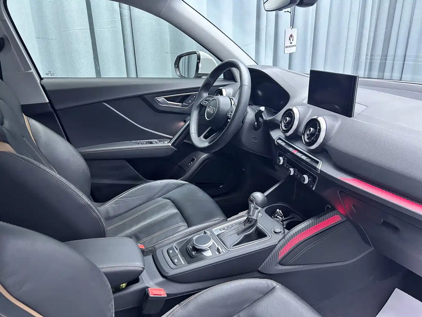Фото 15 - Audi Q2L