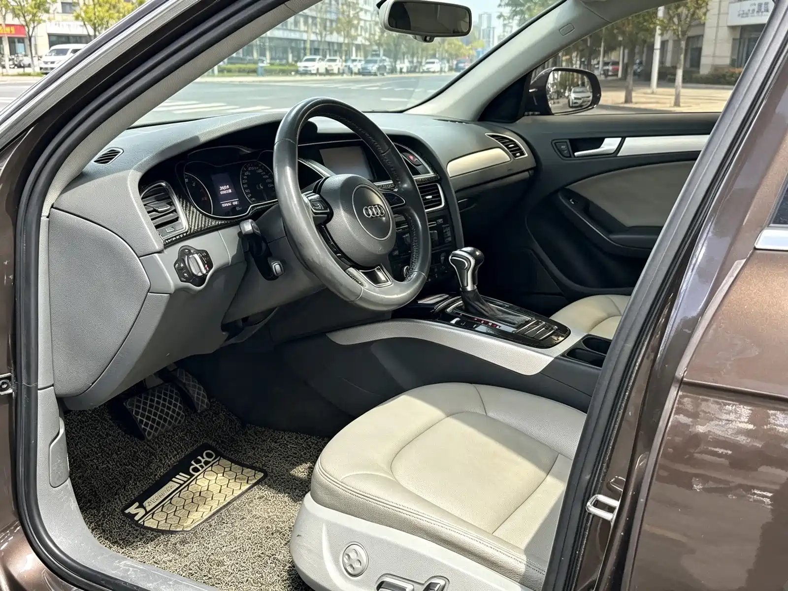 Photo 7 - Audi A4L