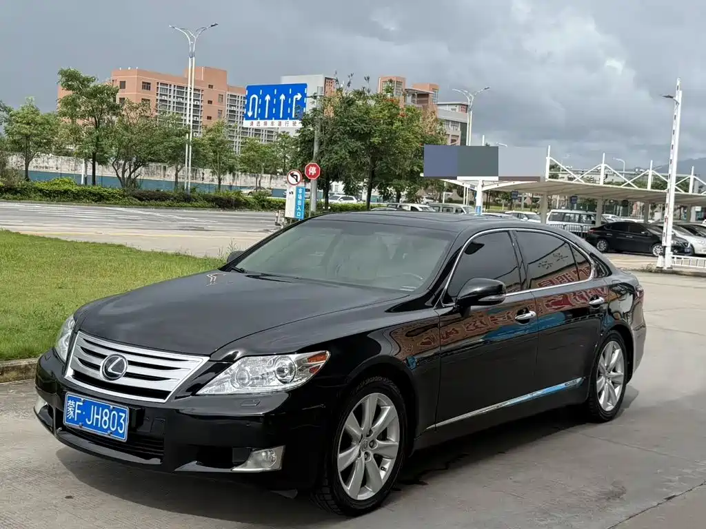 Фото 1 - Lexus LS