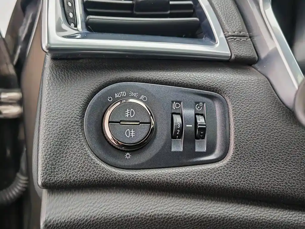 Фото 21 - Cadillac SRX