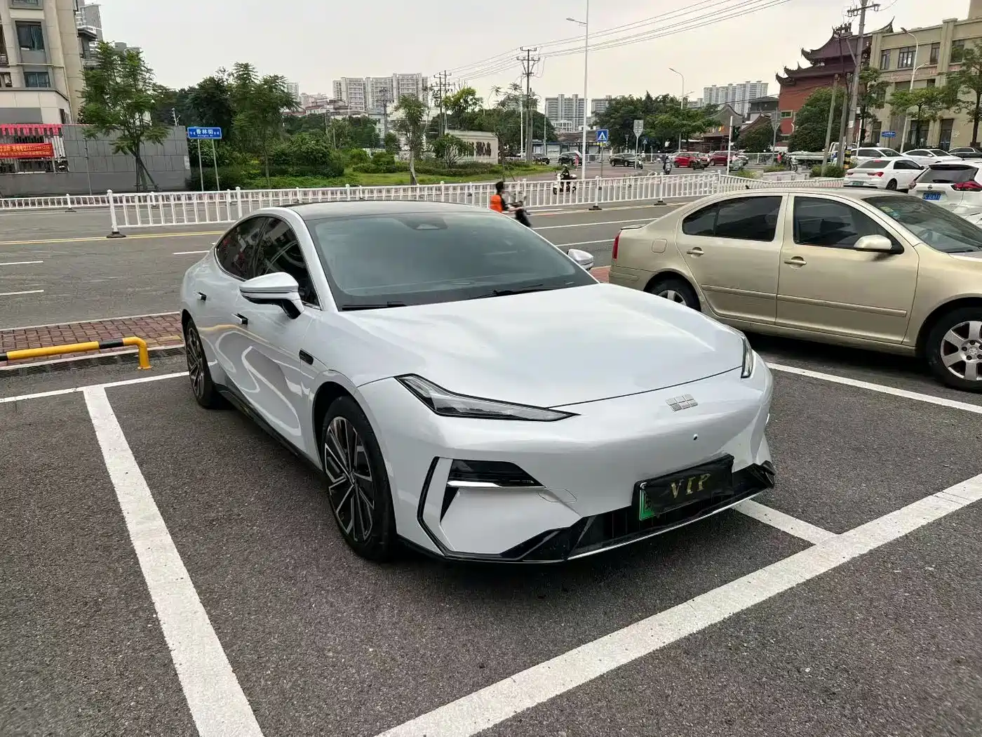 Geely Galaxy Galaxy E8 2024 2024 620km 4WD Starship Performance Edition
