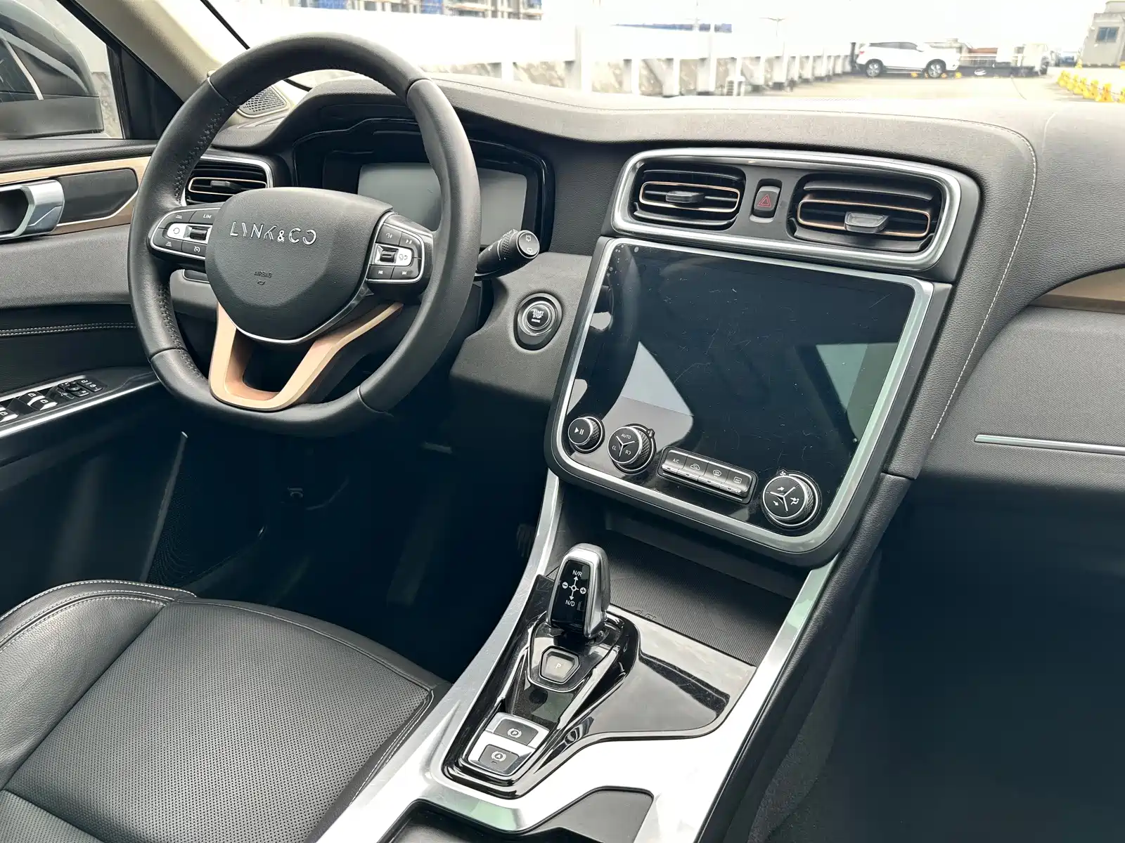 Photo 15 - Lynk & Co 01
