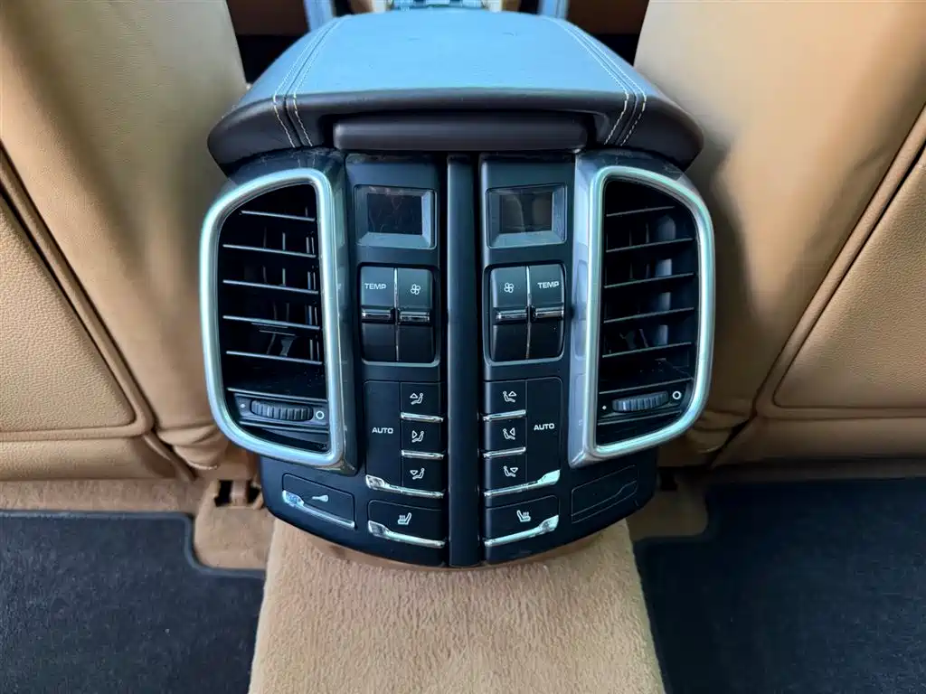صورة 9 - Porsche Cayenne