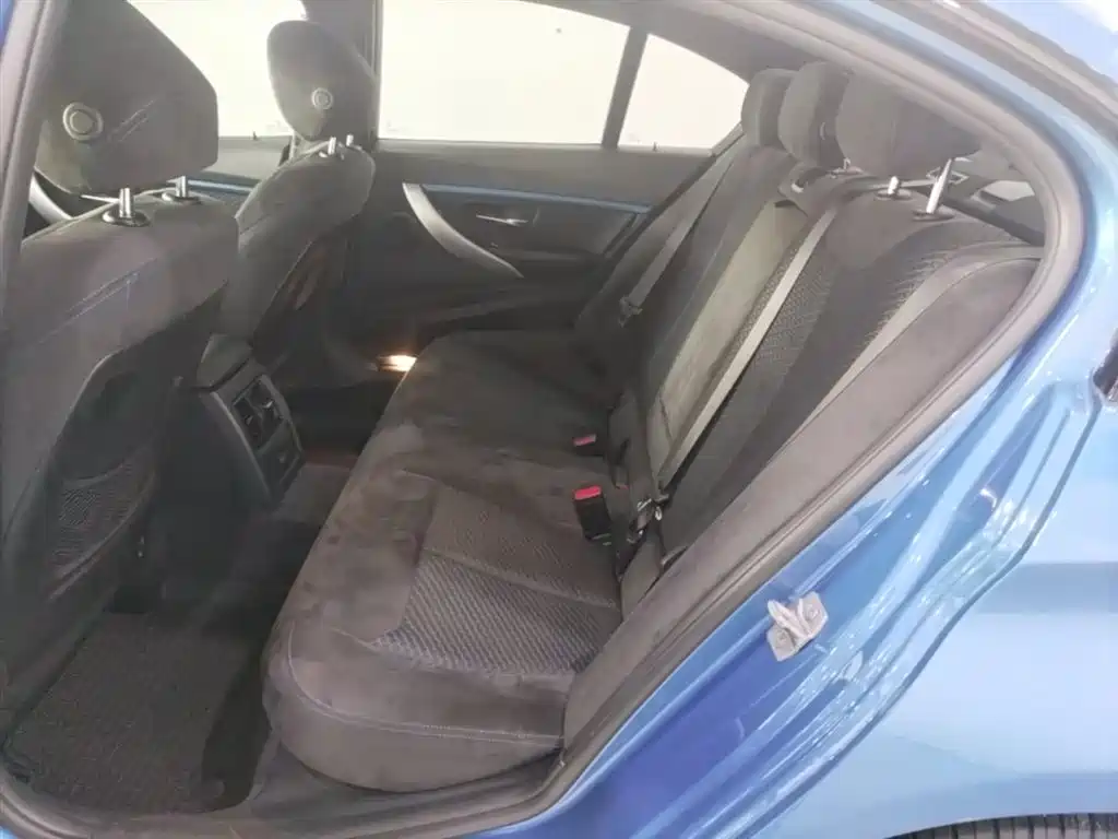 BMW 3 Series 2017 320i M Sport фото 17