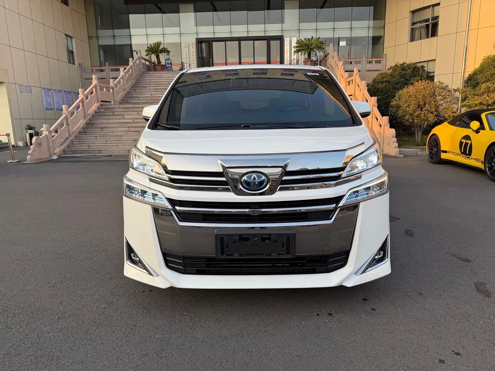 Фото 1 - Toyota Vellfire