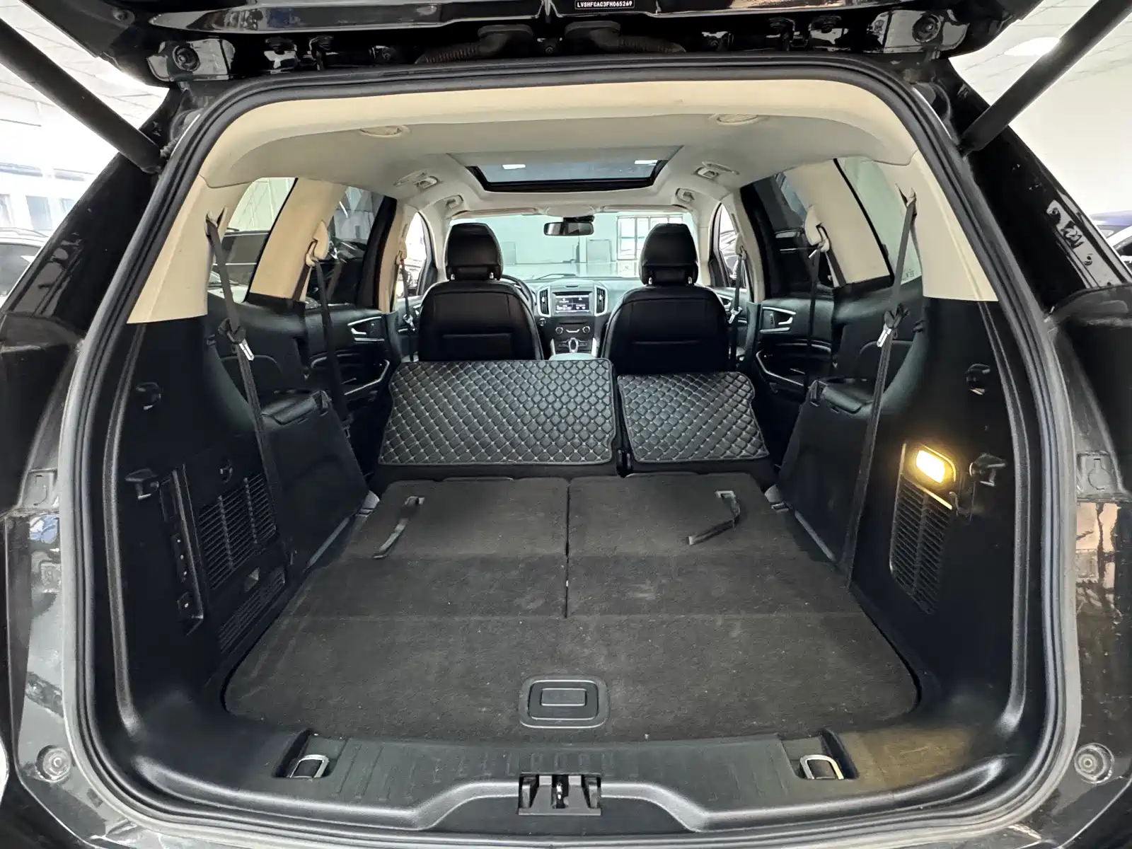 Photo 7 - Ford Edge
