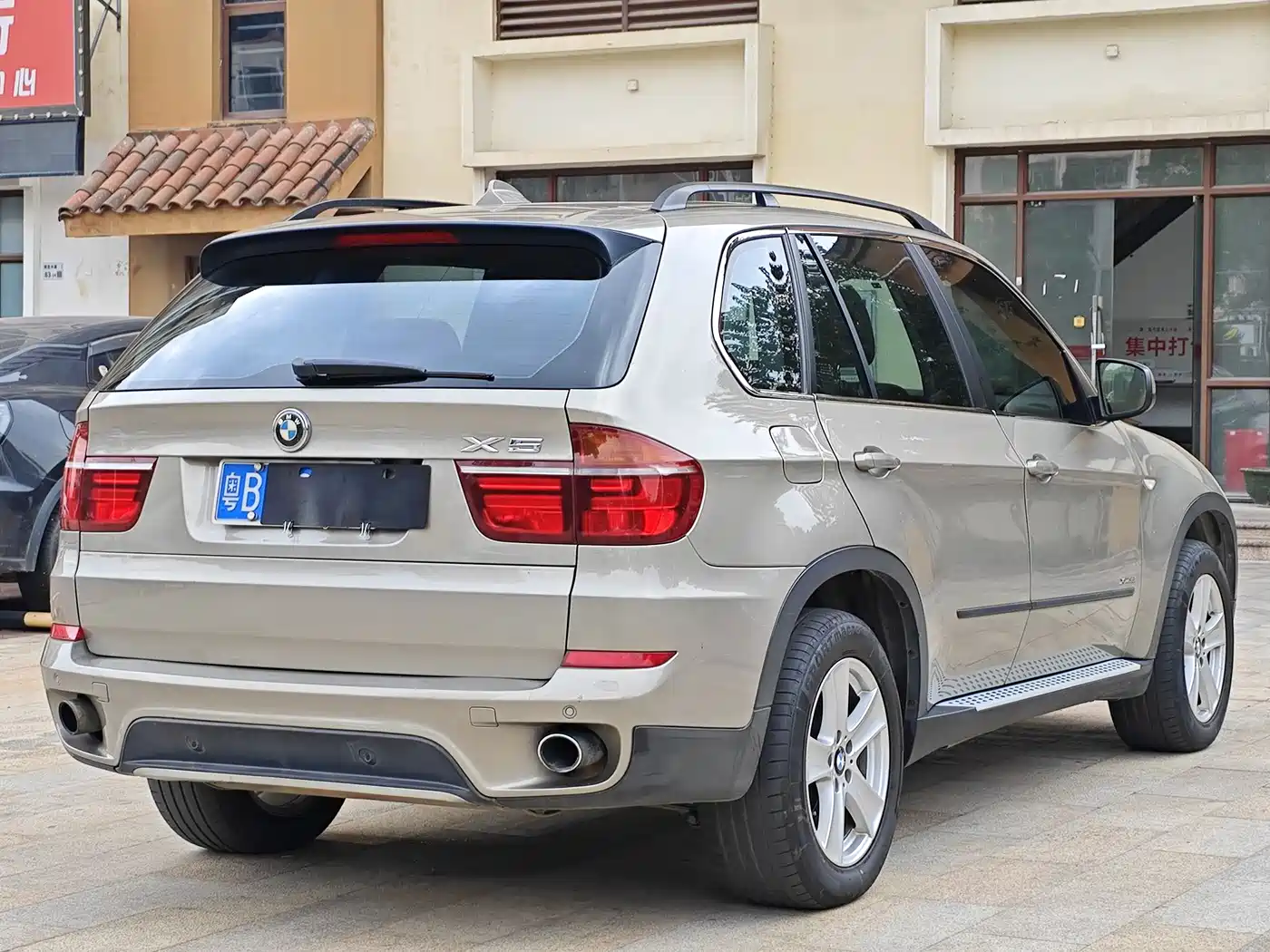BMW X5 (Import) 2011 xDrive35i Leading Edition фото 4