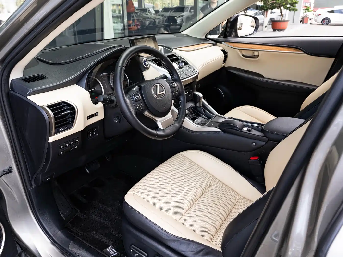 Lexus NX 2015 2015 300h AWD Edge Edition