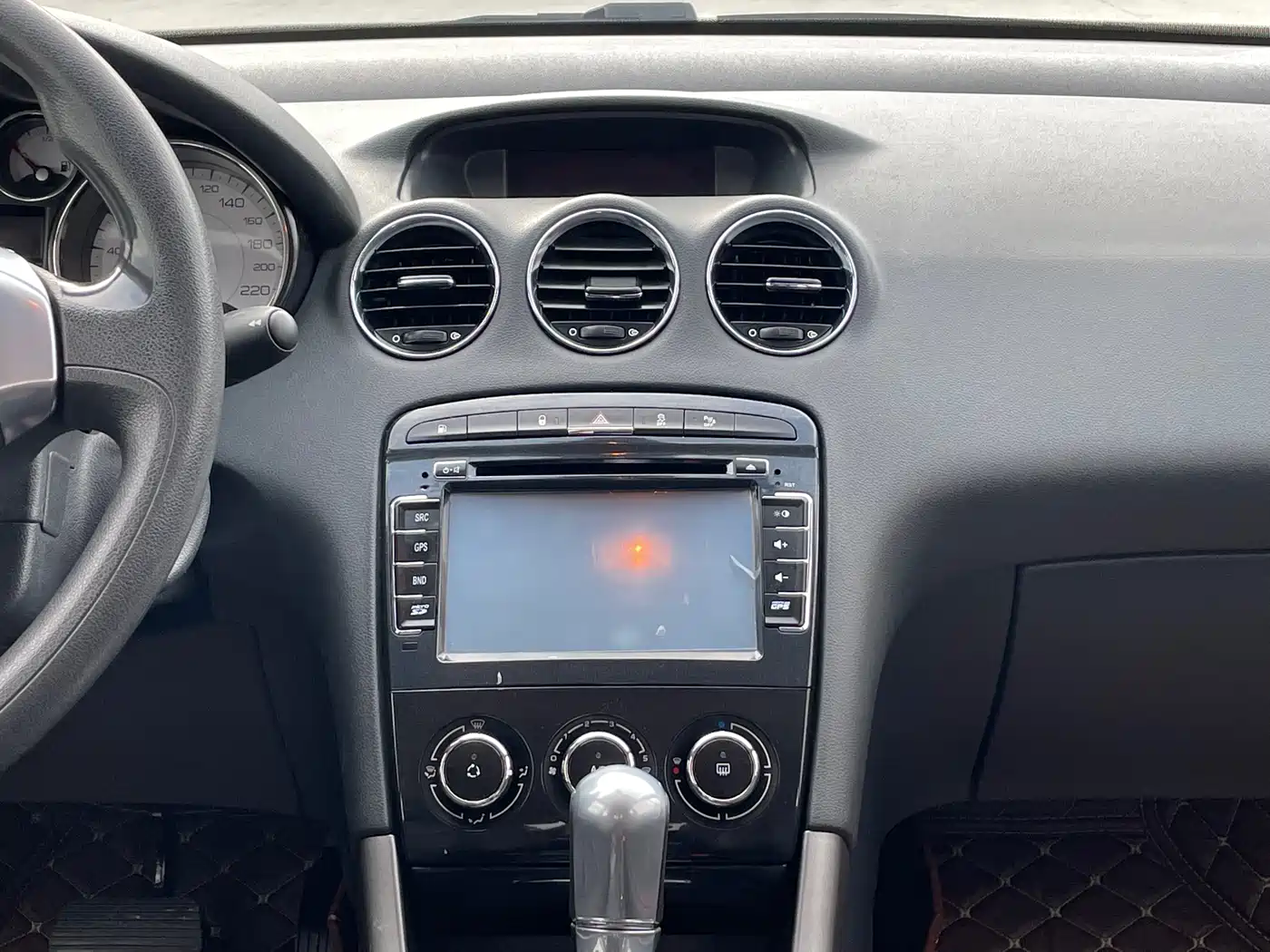 Peugeot 408 2013 2.0L Automatic Comfort Edition фото 16
