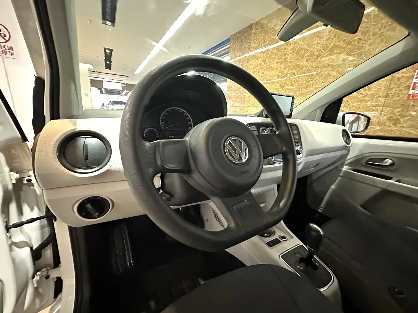 Фото 15 - Volkswagen up!
