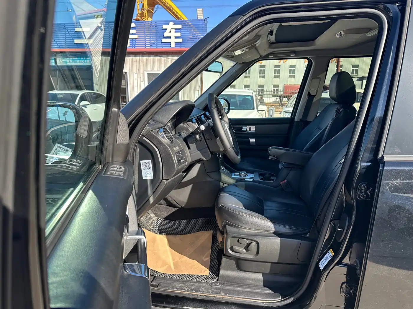 Land Rover Discovery 2015 3.0 SC V6 SE фото 10