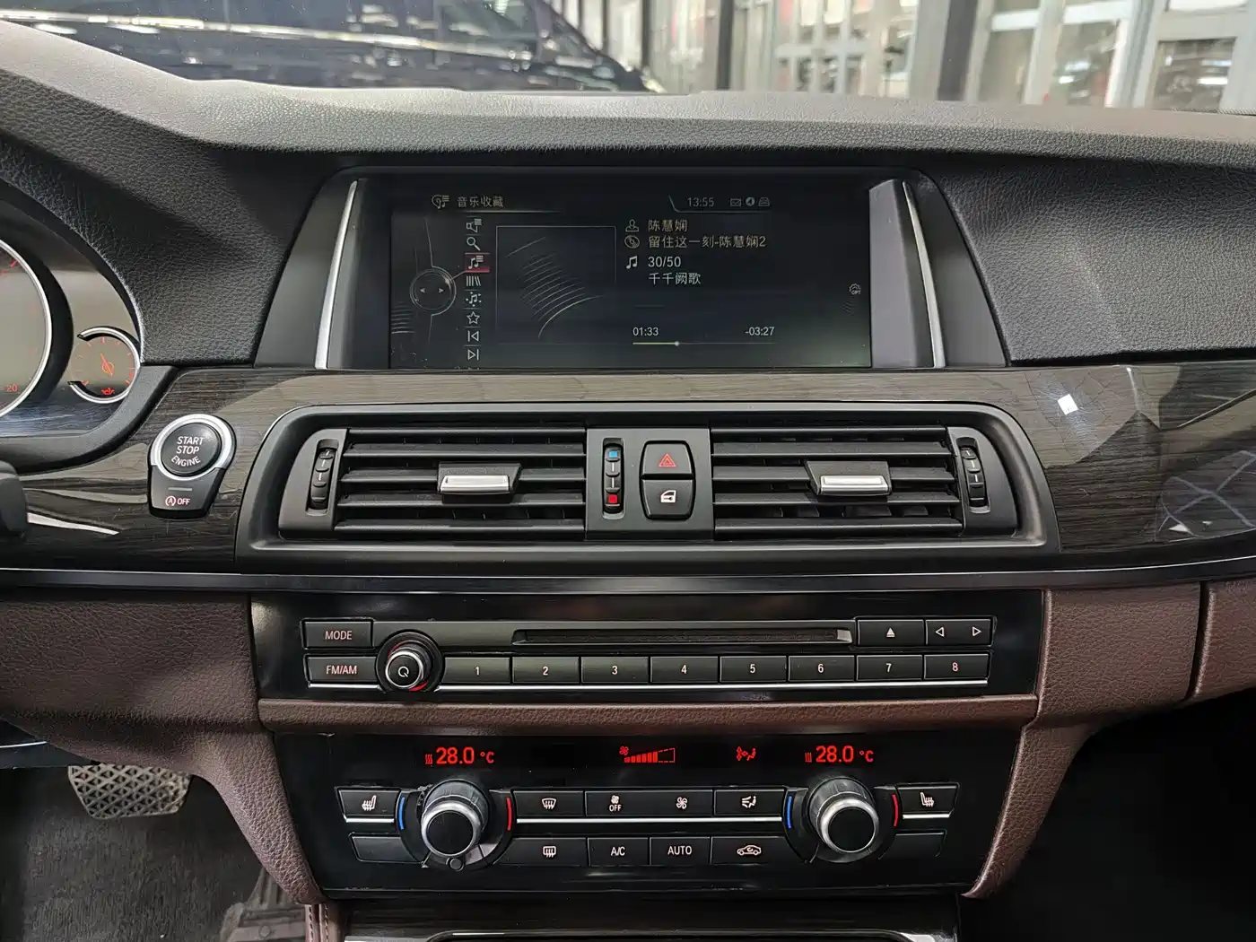 BMW 5 Series 2014 525Li Luxury Design Package фото 11