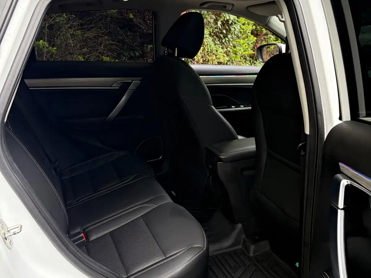 Фото 9 - Geely Coolray