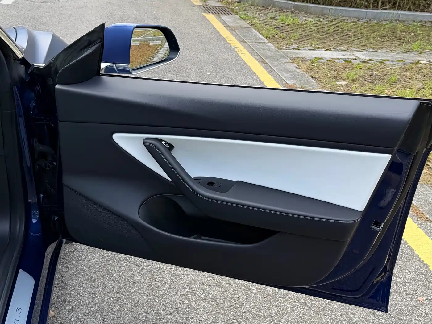 Tesla Model 3 (Import) 2019 2019 Long Range RWD Version