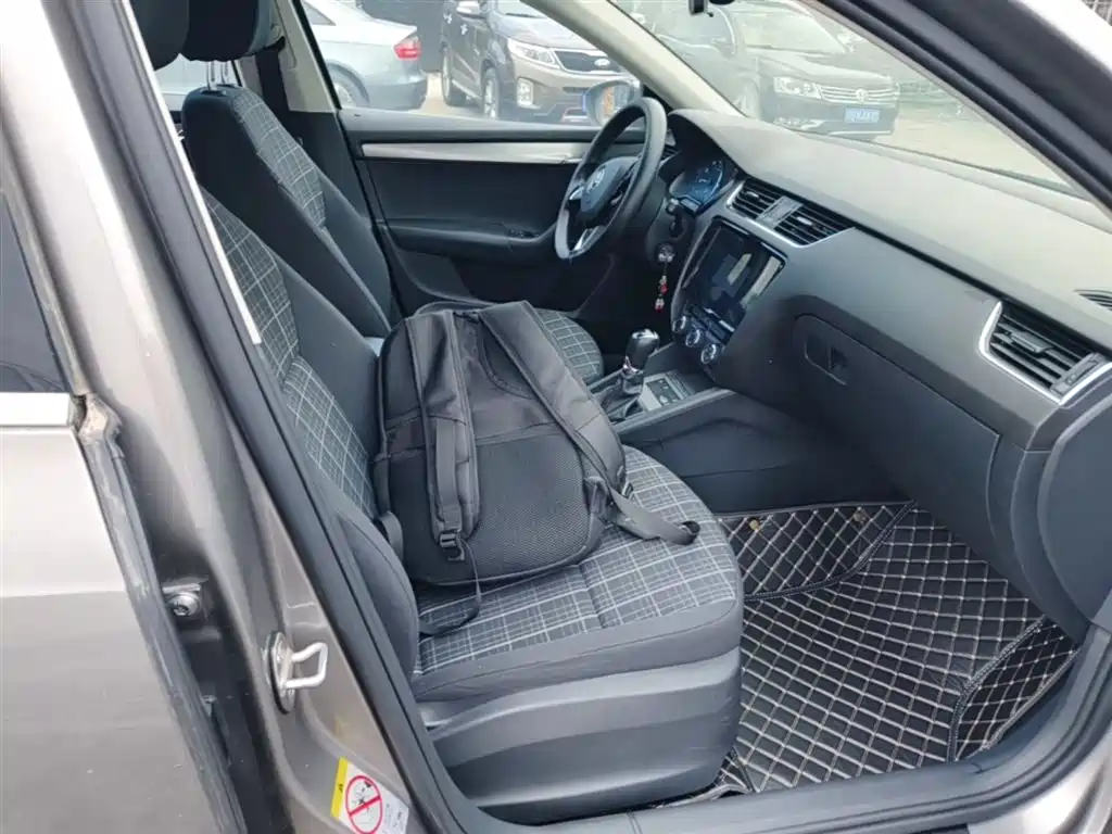 Škoda Octavia 2018 TSI230 DSG Comfort Edition фото 25