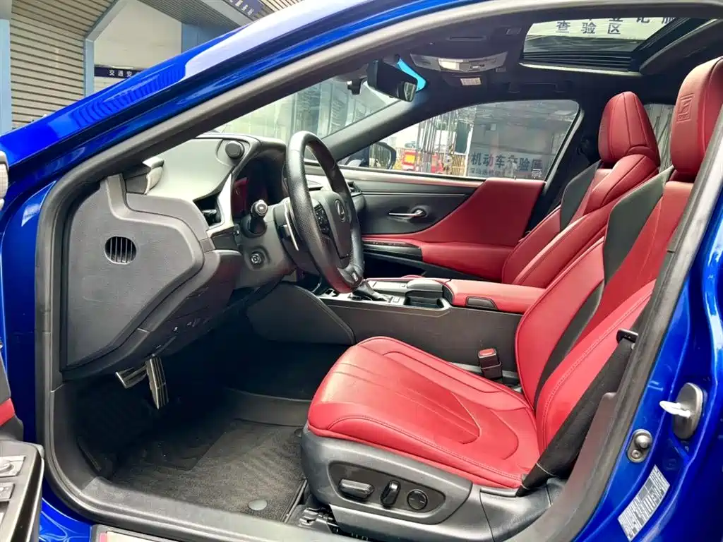 Фото 4 - Lexus ES