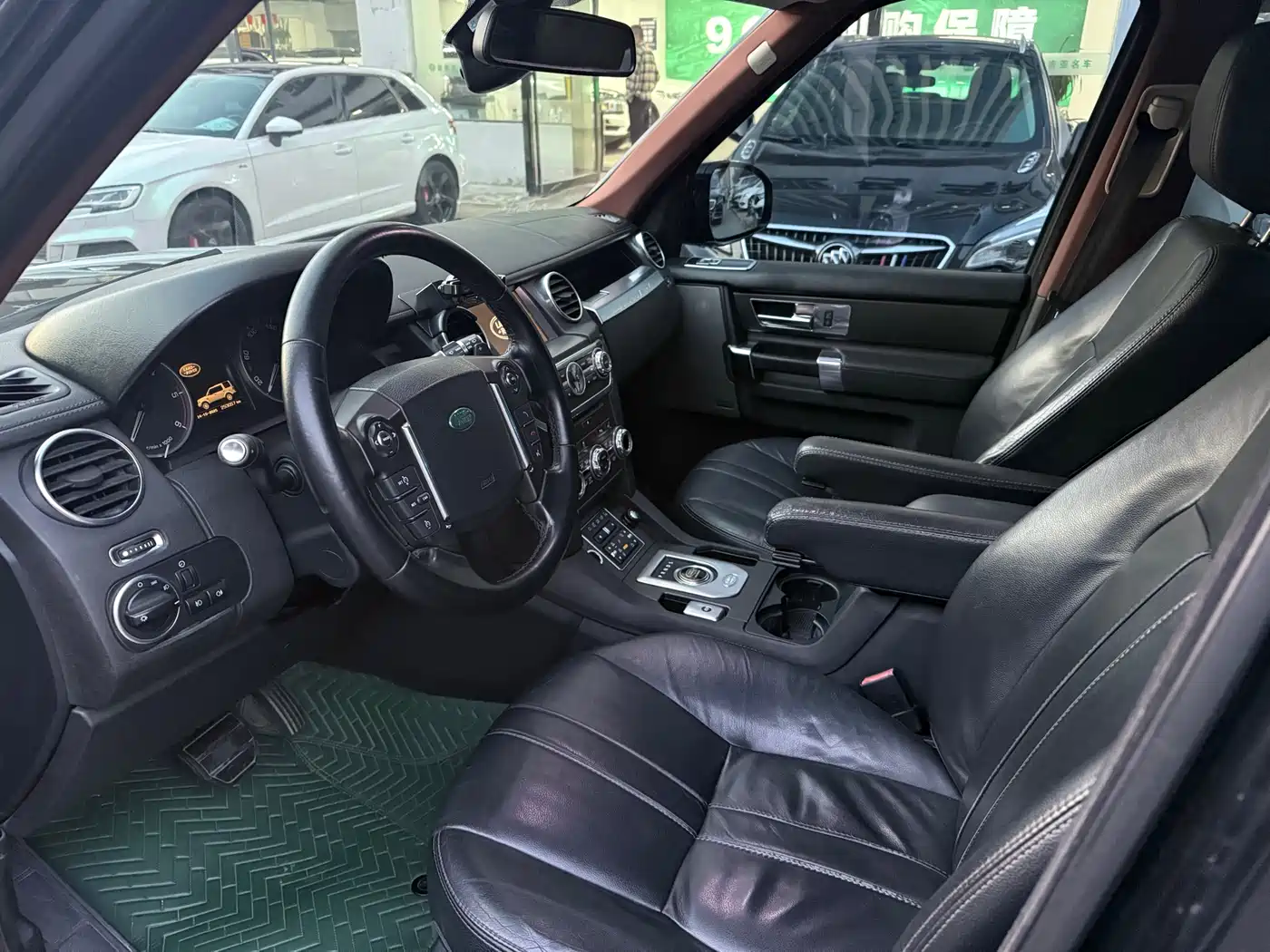 Land Rover Discovery 2013 3.0 SDV6 HSE Diesel фото 7