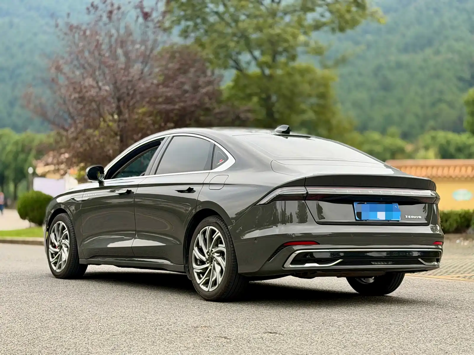 Фото 26 - Lincoln Z