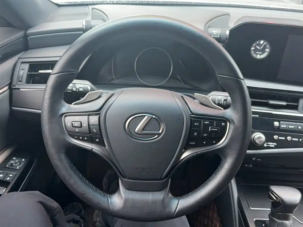 Lexus ES 2021 200 Excellence Edition фото 3