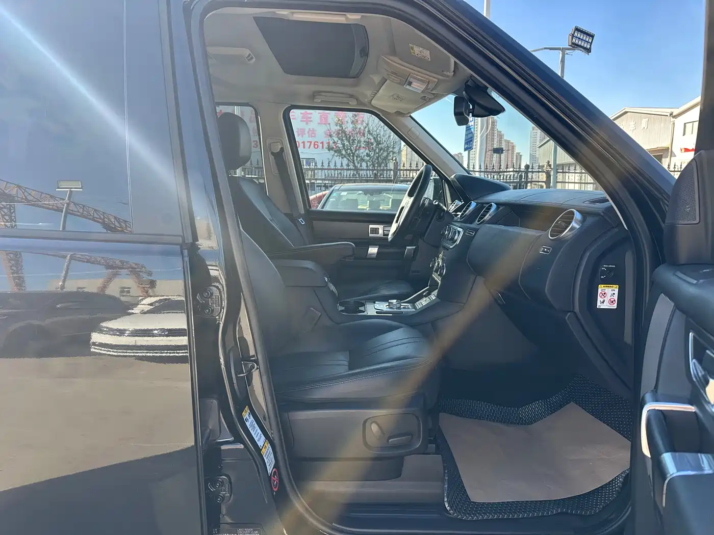 Land Rover Discovery 2015 3.0 SC V6 SE фото 5