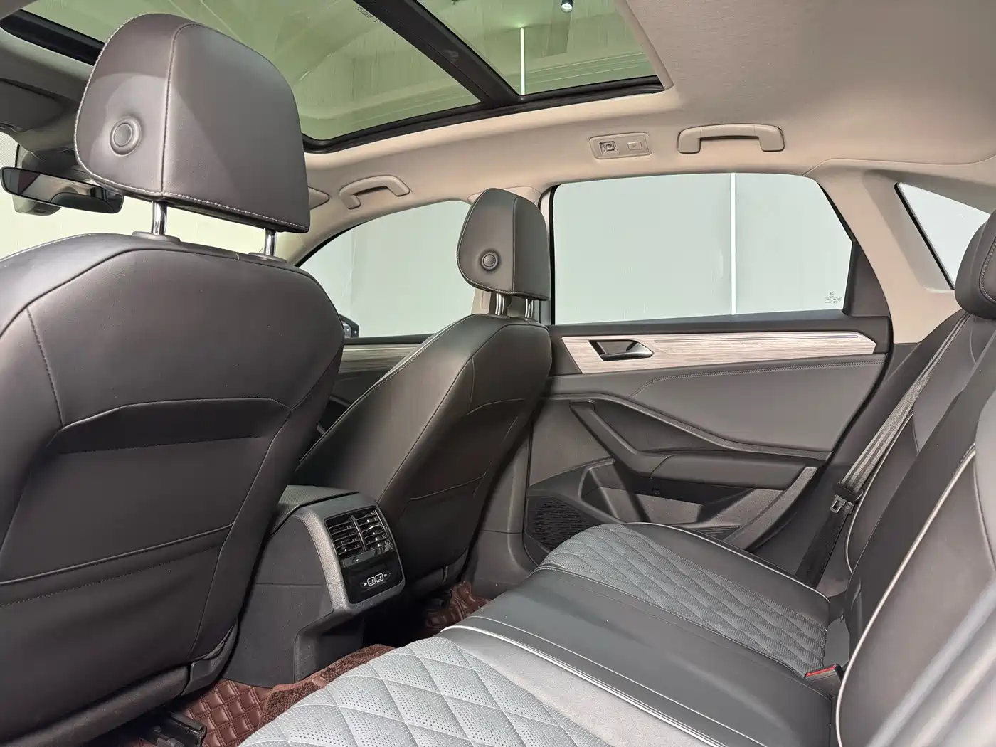 Volkswagen Sagitar 2023 280TSI DSG Surpass Plus Edition фото 19