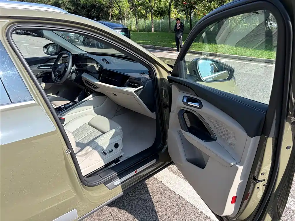 Photo 27 - Audi Q5L