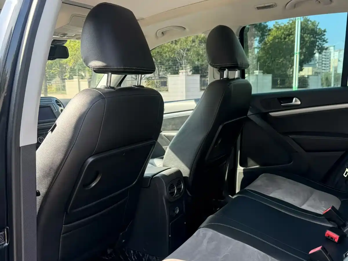 Volkswagen Tiguan 2015 2.0TSI Comfort Edition фото 8
