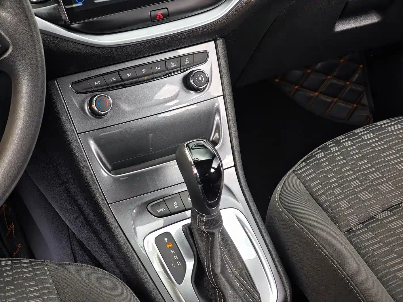 Buick Verano 2016 Hatchback 15S Automatic Leading фото 11