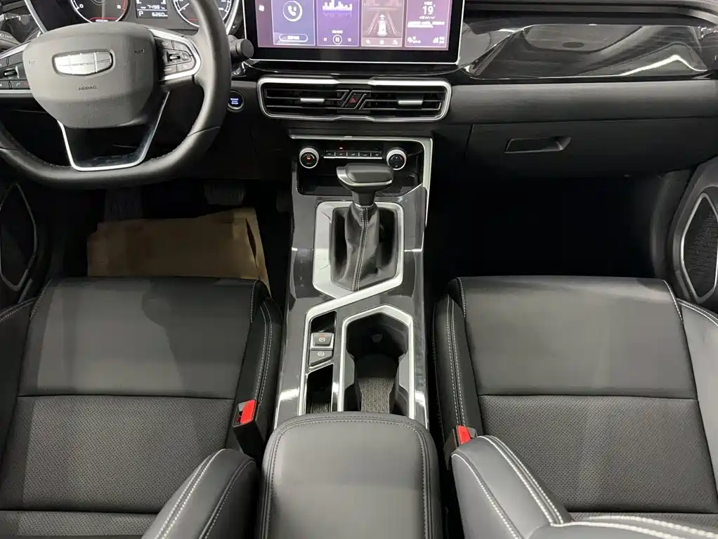 Фото 4 - Geely Coolray